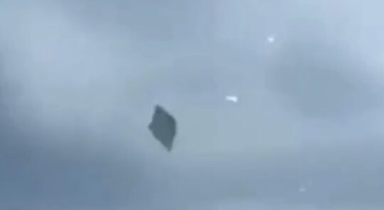 Valentina Rueda Velez e l'UFO in volo